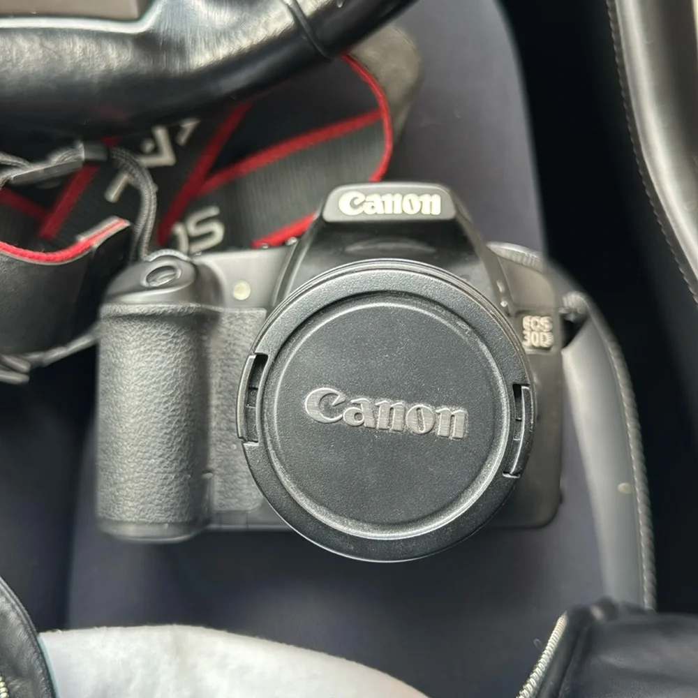 Canon EOS 30D for sale, barely used. Will need a new battery